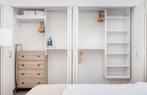 Bucktown Apartment | Bright Bucktown 1BR w/ Lounge, Roof & Gym, nr L, by Blueground