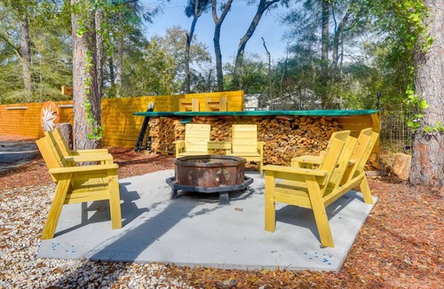 Supply Cabin | Bright Cabin w/Fire Pit - 2 Mi to Holden Beach!