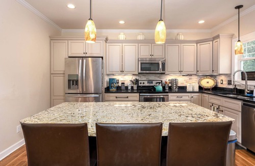 Black Mountain House | Bright & Charming 3BR Home in Black Mountain - Walk to Downtown & Lake Tomahawk