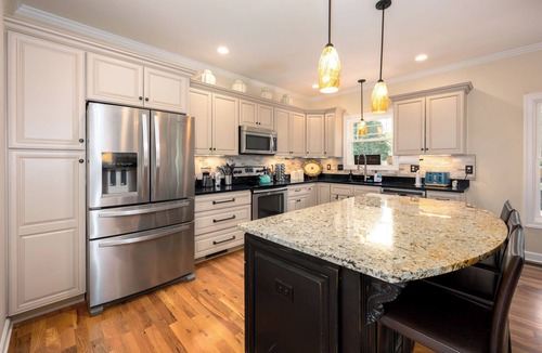 Black Mountain House | Bright & Charming 3BR Home in Black Mountain - Walk to Downtown & Lake Tomahawk