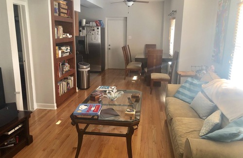 West Town House | Bright, Cozy Apartment by Downtown & Train Stop; Great for Couples/Small Groups