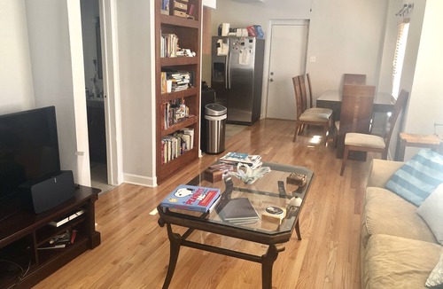 West Town House | Bright, Cozy Apartment by Downtown & Train Stop; Great for Couples/Small Groups