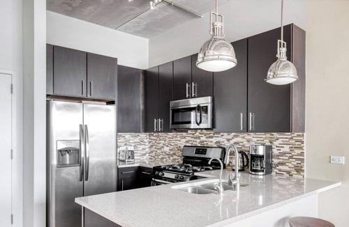 Evanston Apartment | Bright Evanston 1BR w/ Pool & Gym, walk to Northwestern, by Blueground