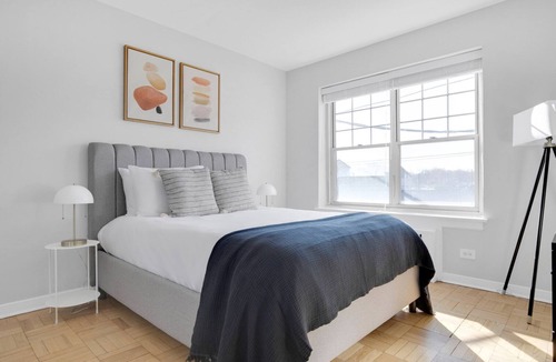 Evanston Apartment | Bright Evanston 2BR, 1 mile from Northwestern campus, by Blueground