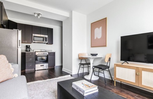 Gold Coast Apartment | Bright Gold Coast 1BR w/Doorman & Gym, 2 blocks to L, by Blueground