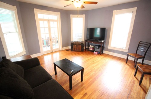 Urbana House | Bright Home with Excellent Urbana Location