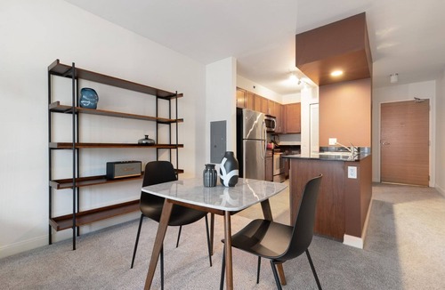 Downtown Chicago Apartment | Bright Loop 1BR w/Gym, Pool, nr. Financial District, by Blueground
