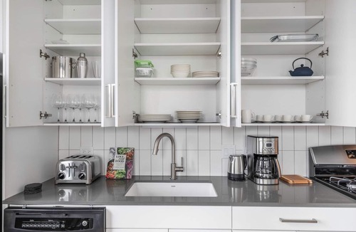 The Loop Apartment | Bright Loop 1BR w/Gym, Roofdeck, W/D, nr West Loop & the L by Blueground