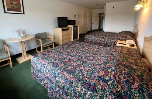 Red Bud Bed & Breakfast | Bright Single King Suite in the Heart of Red Bud!