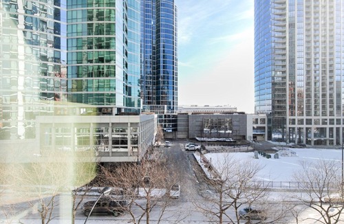 South Loop Apartment | Bright South Loop 1BR w/Pool, Gym, walk to Museum Campus, by Blueground