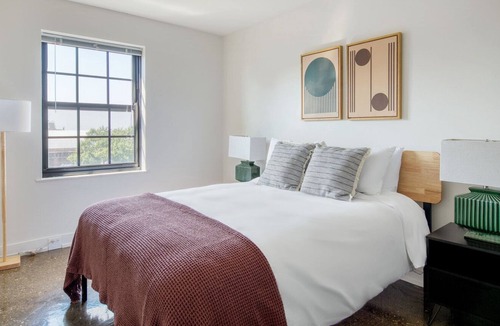 Uptown Apartment | Bright Uptown 1BR w/ Gym w/ Boxing Ring, nr Red Line, by Blueground