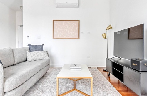 Uptown Apartment | Bright Uptown 1BR w/ W/D & Roof, near Aragon Ballroom, by Blueground