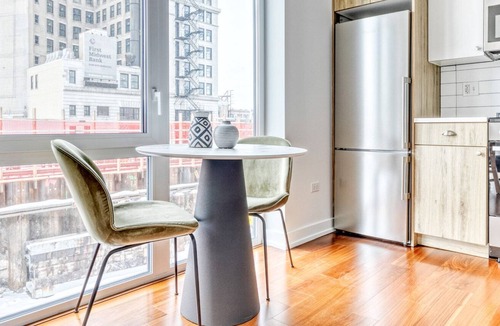 Uptown Apartment | Bright Uptown 1BR w/ W/D & Roof, near Aragon Ballroom, by Blueground