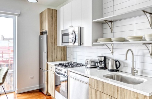 Uptown Apartment | Bright Uptown 1BR w/ W/D & Roof, near Aragon Ballroom, by Blueground