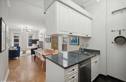 Near North Side Condo | Brilliant Downtown Chicago 3-Bedroom Condominium