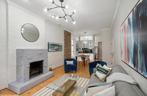 Near North Side Apartment | Brilliant Downtown Chicago 3-Bedroom Condominium