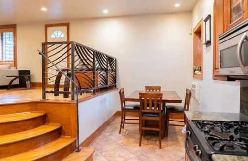 Grand Boulevard House | Bronzeville Greystone Free Parking and Wifi