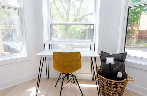 Grand Boulevard Condo | Bronzeville Manor walking distance to hospitals