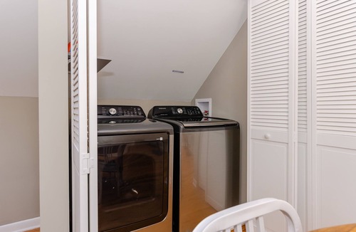 Wicker Park Apartment | Bucktown Loft - top floor, near Bloomingdale Trail