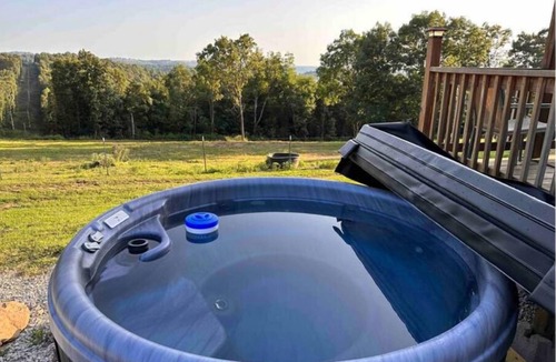 Compton House | Buffalo River Cowboy Cabin Getaway and HOT TUB!