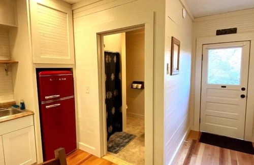 Jacksonville Cabin | Bunkhouse Seventy-Four - Cute, quaint and just minutes from Jacksonville, ILn