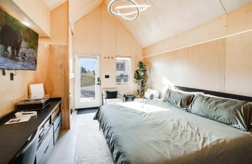 Ottawa House | Bunkies-The Commissioner