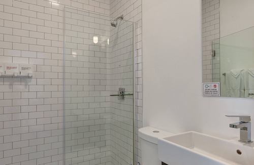 River West Apartment | Cabin 101 by 747 Lofts