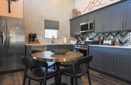 Timberline Apartment | Cabin 3 One Bed Modern Luxury w Hot Tub