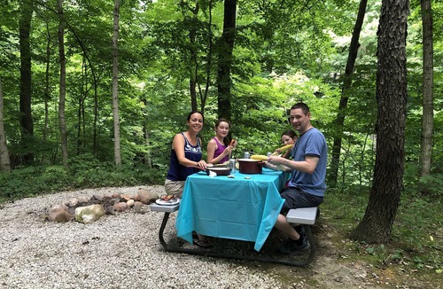 Triumph Cabin | Cabin with Kitchen, Whirlpool Tub & Bonfire Pit Near Starved Rock State Park