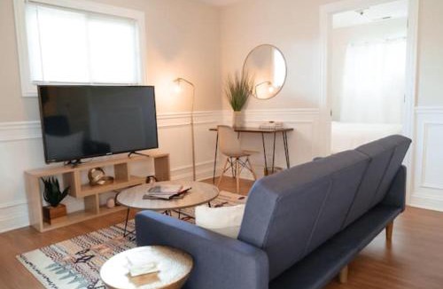 Chicago Apartment | Calm & Well-Equipped 2BR Chicago Apartment - Central Cozy