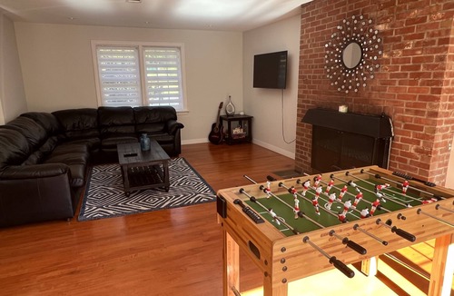Reeders Cabin | Camelback 5 min away! billiard, foosball surrounded by woods Lodge