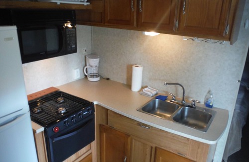 Sesser RV Rental | Camping with out the hassle! Smart TV and 50 Mbps Wi-Fi!