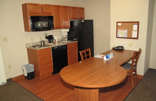 Elgin Hotel | Candlewood Suites Elgin by IHG