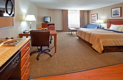 Elgin Hotel | Candlewood Suites Elgin by IHG