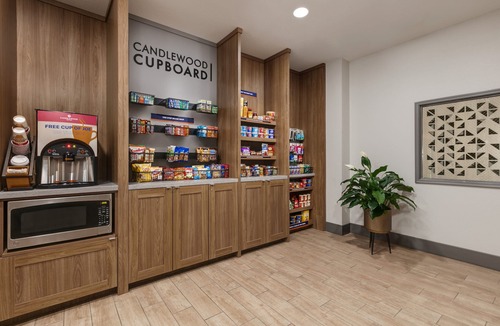 Springfield Hotel | Candlewood Suites Springfield North by IHG