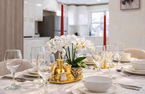 Hillside Cottage | Capacity for 20 people near the airport