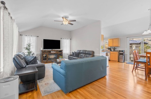West Hyannisport House | Cape Cod Fireplace/Hot Tub Fire Pit & Beach