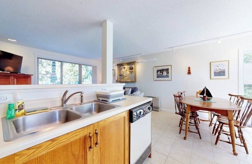 Ocean Park Condo | Cape Cod style condo with grill, pool, sauna, & gym - near beach