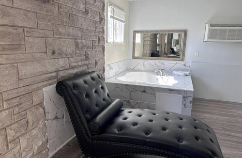 South Holland Hotel | Capital O Elite Inn & Suites South Holland I 94