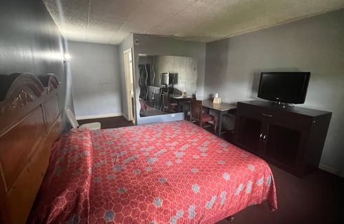 Greater Grand Crossing Hotel | Capital O Empire Motel Chicago I-94