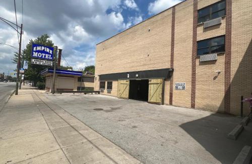Greater Grand Crossing Hotel | Capital O Empire Motel Chicago I-94