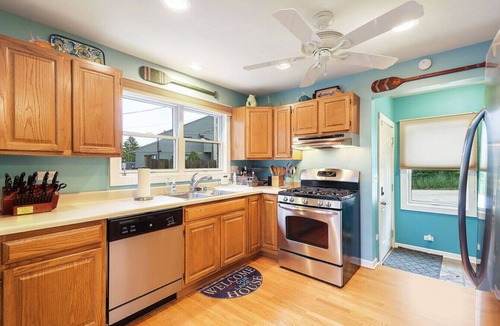 Fox Lake Apartment | Captain`s Quarters 2/2 Lake Life Dream Home