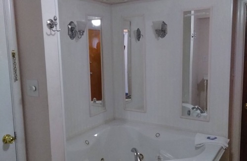 Luray Hotel | Cardinal Inn