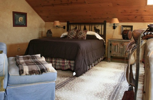 Utica Cottage | Caribou(Pet Friendly)-Cottage-Jacuzzi-Queen