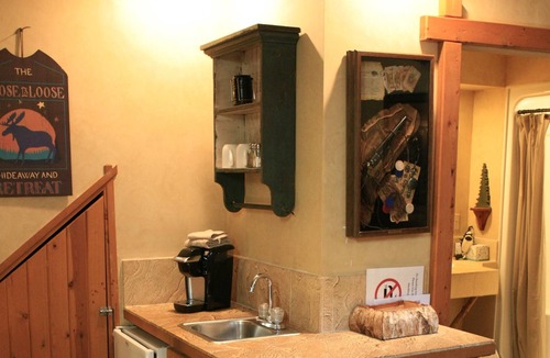 Utica Cottage | Caribou(Pet Friendly)-Cottage-Jacuzzi-Queen