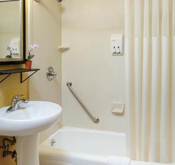 Archer Heights Hotel | Carlton Inn Midway