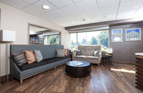 Archer Heights Hotel | Carlton Inn Midway