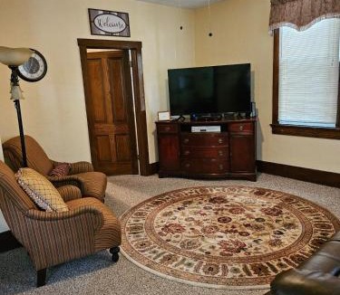 Carlyle House | Carlyle lake home!