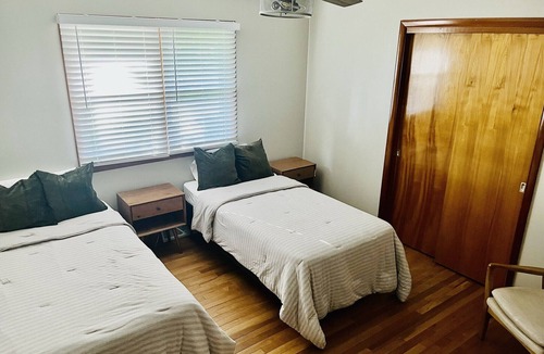 Carmi House | Carmi’s Casa - 3 Bedroom / 2 Bathroom Ranch