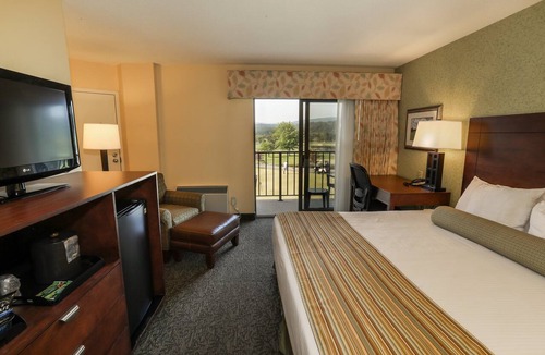 Fairfield Hotel | Carroll Valley Escape | King Room w/Golf Views